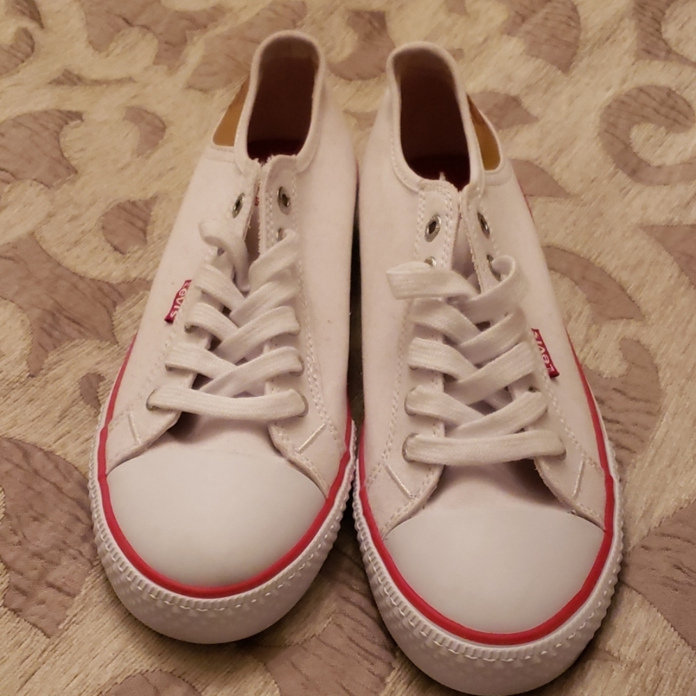 Levis size 8 sneaker